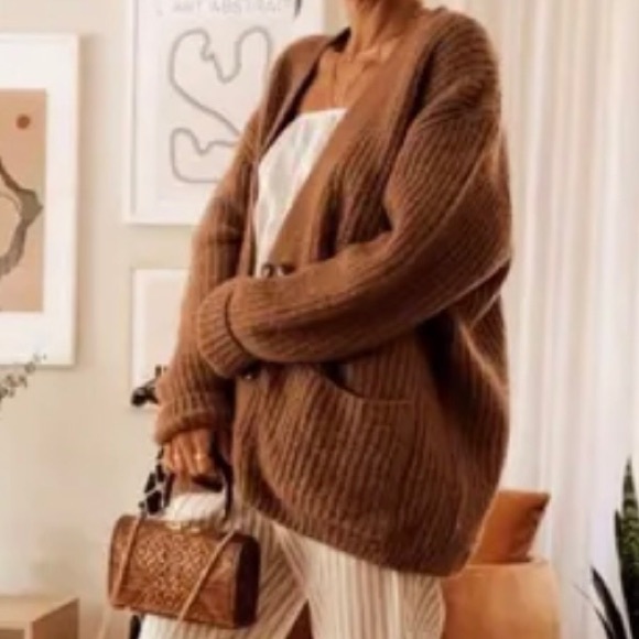 Cozy Brown Zara Cardigan perfect for fall - Picture 5 of 7